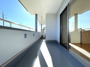 バルコニー 2025年バルコニーの防水工事も完了しております。雨漏り対策はバッチリです。