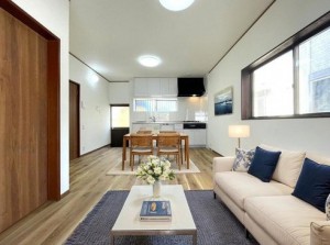 内装 クロス・フローリング張替え済みの広々としたリビングです。※家具はイメージです。