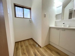 その他画像 脱衣所のクロスも張替え済みです♪