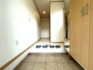 玄関 玄関には大きな収納があり、たくさんの靴も散らからないのでファミリー様にも安心。