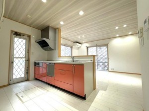 キッチン キッチンの裏も広く設計されているため毎日の家事が動きやすい♪