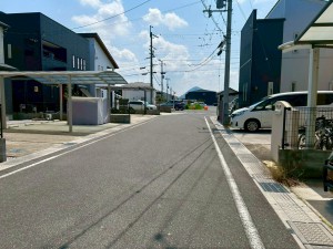 周辺 【前道道路含む現地写真】南東方面。カネスエ守山店から700m。
