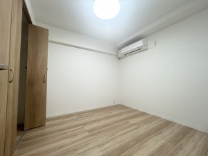 子供部屋 LDK横の寝室には予めエアコンを設置しておりますので、ご入居後にも嬉しい設備です。