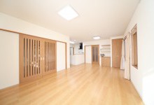 対面キッチンのある広々LDKで笑顔あふれる住まいへ