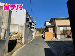 外観 前面道路:東側4mの位置指定道路に接しております。