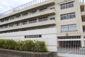 周辺 東部中学校(1590m)