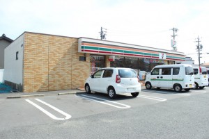 周辺 セブンイレブン豊川大崎町店(520m)