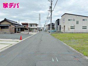 外観 【8-1、8-2、8-3】前面道路は約6mあり駐車もスムーズに行えます。