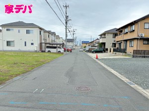 外観 【8-1、8-2、8-3】前面道路は約6mあり駐車もスムーズに行えます。