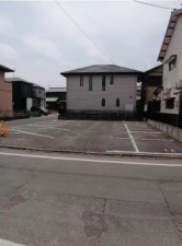外観 角地。北 6.0m 公道、東 5.0m 公道