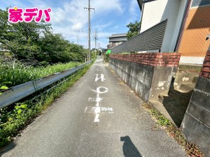 外観 前面道路:北西側約2.6m幅