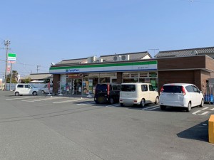周辺 ファミリーマート豊川小坂井才ノ木店(490m)