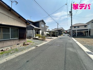 外観 前面道路:西側約5.5m幅