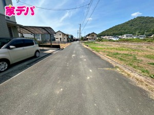 外観 前面道路はゆとりの6m!車通りが少なく、駐車が苦手な方でも安心の道路幅です