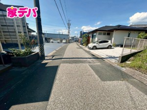 外観 前面道路:南側約5.2m幅