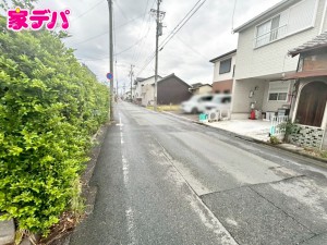 外観 前面道路は見通しが良く、車の移動もスムーズに行えます。