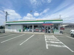 周辺 ファミリーマート田原浦店(690m)