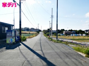 外観 前面道路:南東側約7.2m幅