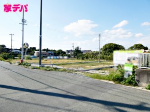 外観 前面道路は見通しが良く、車の移動もスムーズに行えます。