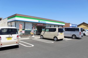 周辺 ファミリーマート豊川蔵子二丁目店(340m)