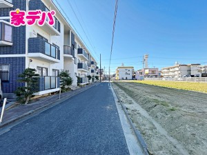 外観 前面道路:南側約4.5m幅