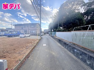 外観 前面道路:北西側約3.7m幅