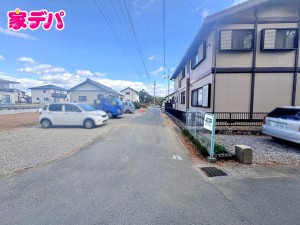 外観 前面道路:南西側約3.2m幅