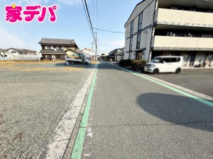 外観 前面道路:南西側約5.5m幅