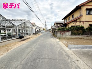 外観 前面道路:北西側約6.2m幅