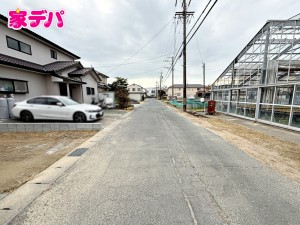 外観 前面道路はゆとりの6.2m!車通りが少なく、駐車が苦手な方でも安心の道路幅です