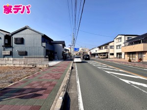 外観 通行や駐車の際に余裕がある広さです。運転が苦手な方でもラクラク!