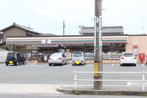 周辺 セブンイレブン豊橋草間町店(180m)