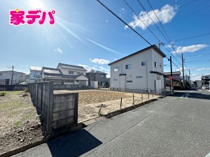 外観 バス停まで徒歩2分と近く、通勤・通学にも便利な立地です