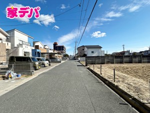 外観 前面道路:北側約6.1m幅
