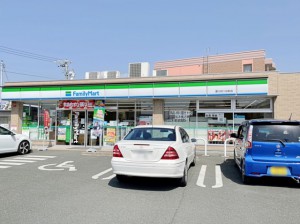 周辺 ファミリーマート豊川四ツ谷町店(650m)