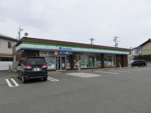 周辺 ファミリーマート豊橋江島店(470m)