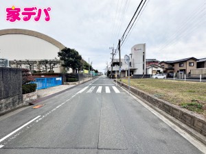 外観 前面道路:東側公道7m幅
