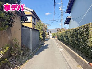 外観 前面道路:南東側約2.7m幅