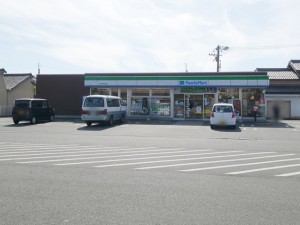 周辺 ファミリーマート豊川御律大草店(610m)