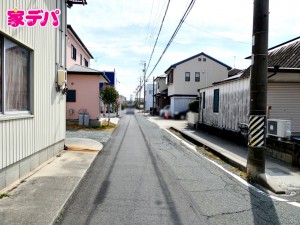外観 前面道路:北東側約5.4m幅