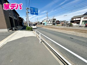外観 前面道路:北側約25m幅