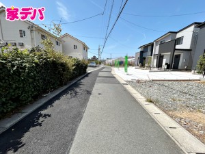 外観 前面道路:南側約4m幅