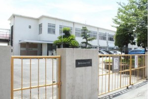 周辺 向山小学校(980m)