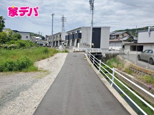 外観 前面道路:北側約3m幅