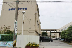 周辺 栄小学校(1030m)