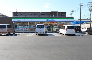 周辺 ファミリーマート豊橋弥生町店(260m)