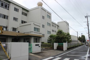 周辺 牛久保小学校(340m)