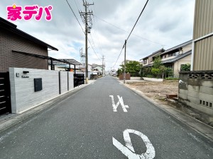 外観 前面道路:南側約6m幅