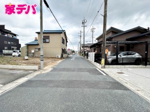 外観 前面道路はゆとりの6m!車通りが少なく、駐車が苦手な方でも安心の道路幅です