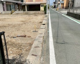 外観 前面道路:南東側約4.1m幅